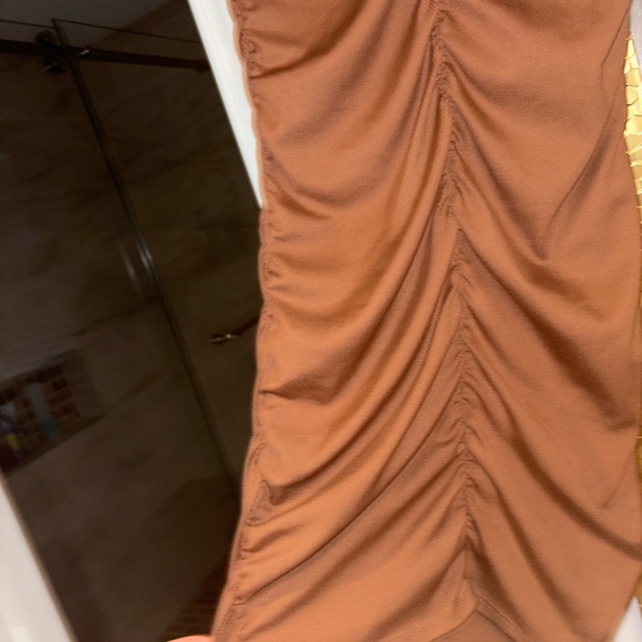 H&M Divided Chestnut Ribbed Tee - Picture 3 of 6